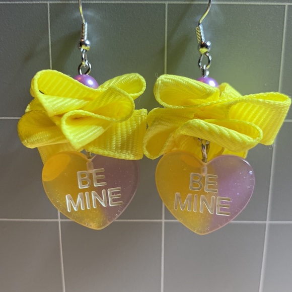 Hand Crafted Valentines 💝 Dangling Sterling Silver Fishhook with Yellow Bow - Picture 4 of 12